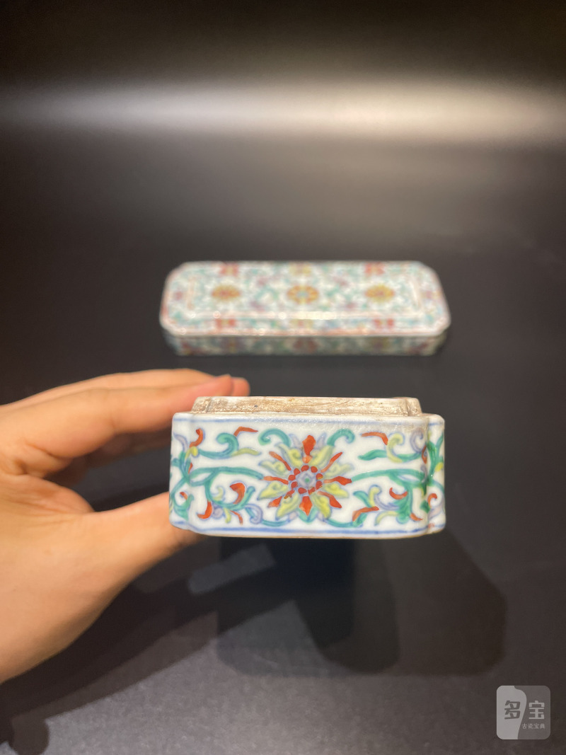 清乾隆 斗彩缠枝莲纹长方文具盒 - 图7